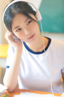 美女掀裙子